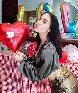 Муж на пару с другом ебет свою жену - голые фото