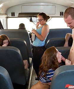 Maddy Oreilly жестко трахается с парнем в автобусе на глазах у пассажиров!