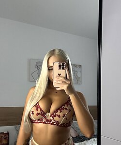 Подборка порно фото с эскортницей Леной