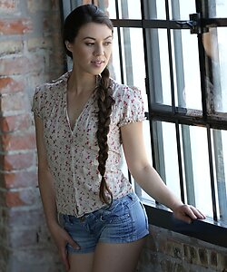 Анальная дыра красотки Tiffany Doll